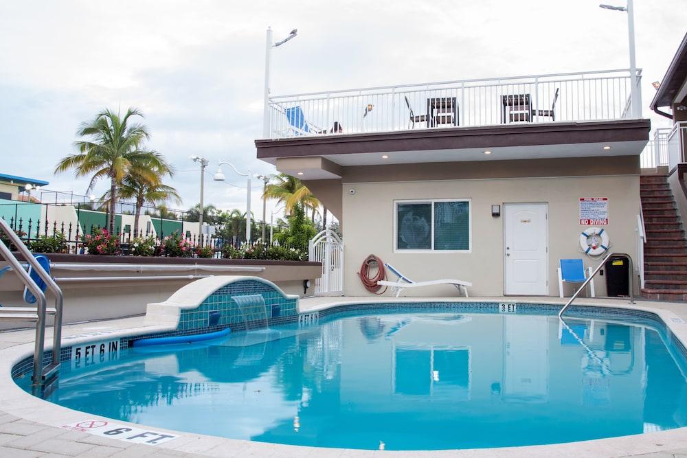 Caribbean Resort Suites Hollywood Exterior photo