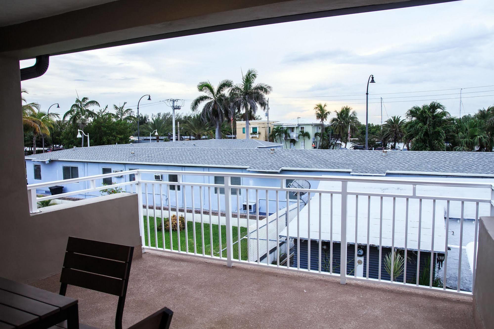 Caribbean Resort Suites Hollywood Exterior photo